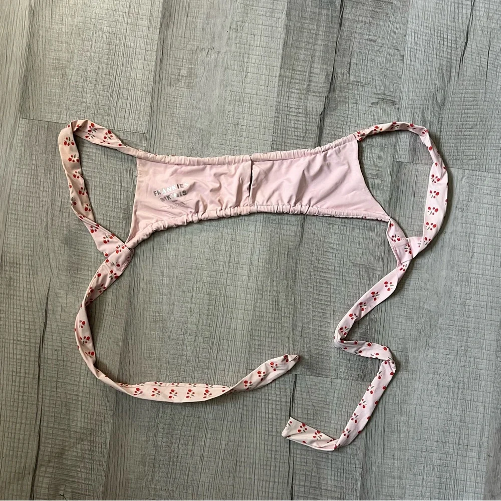 FRANKIE’S BIKINIS Willow Ruched Bikini Top Baby Berry Print Size Medium